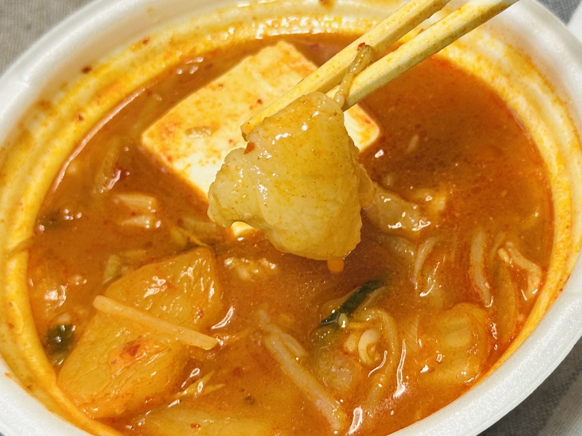 セブンイレブン コクと旨味のキムチチゲスープごはん 020.