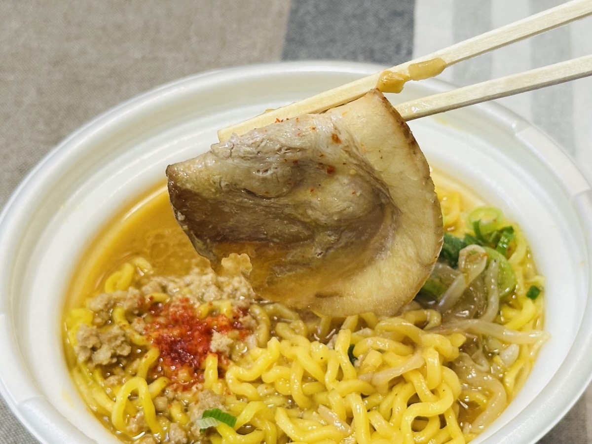 セブンイレブン 札幌すみれ監修濃厚みそラーメン 031.
