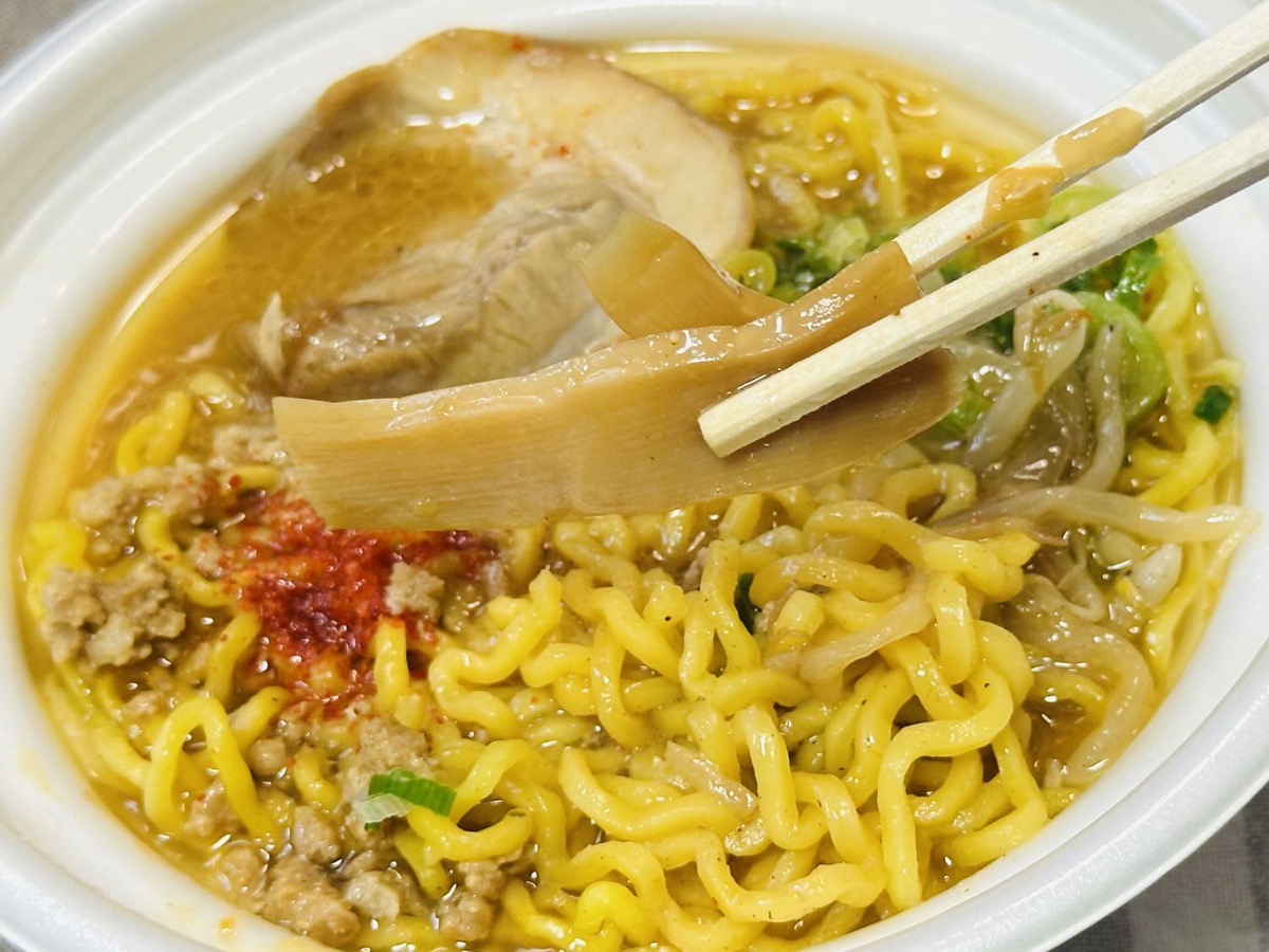 セブンイレブン 札幌すみれ監修濃厚みそラーメン 032.