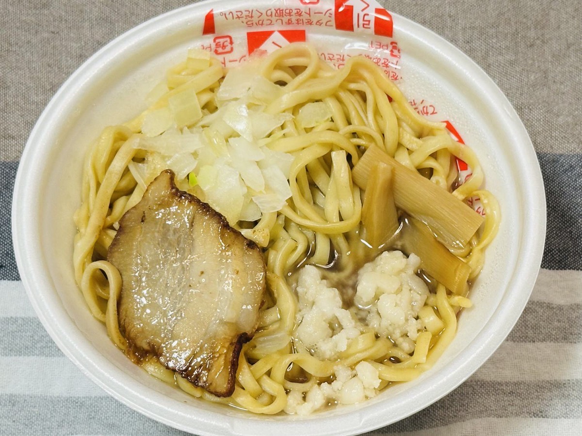 ファミリーマート 新潟燕三条系 背脂醤油ラーメン 017.