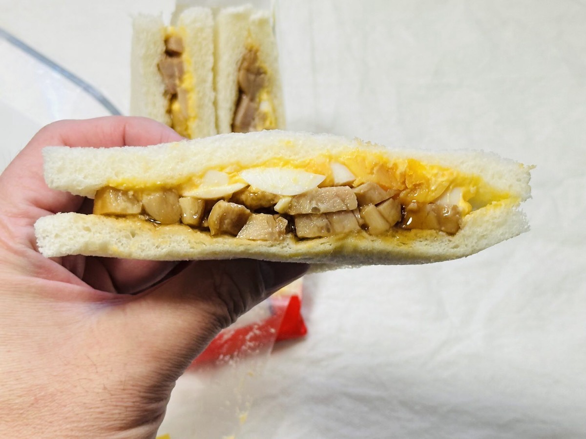 ローソン 盛りすぎ！照焼チキンたまごサンド 50 010.