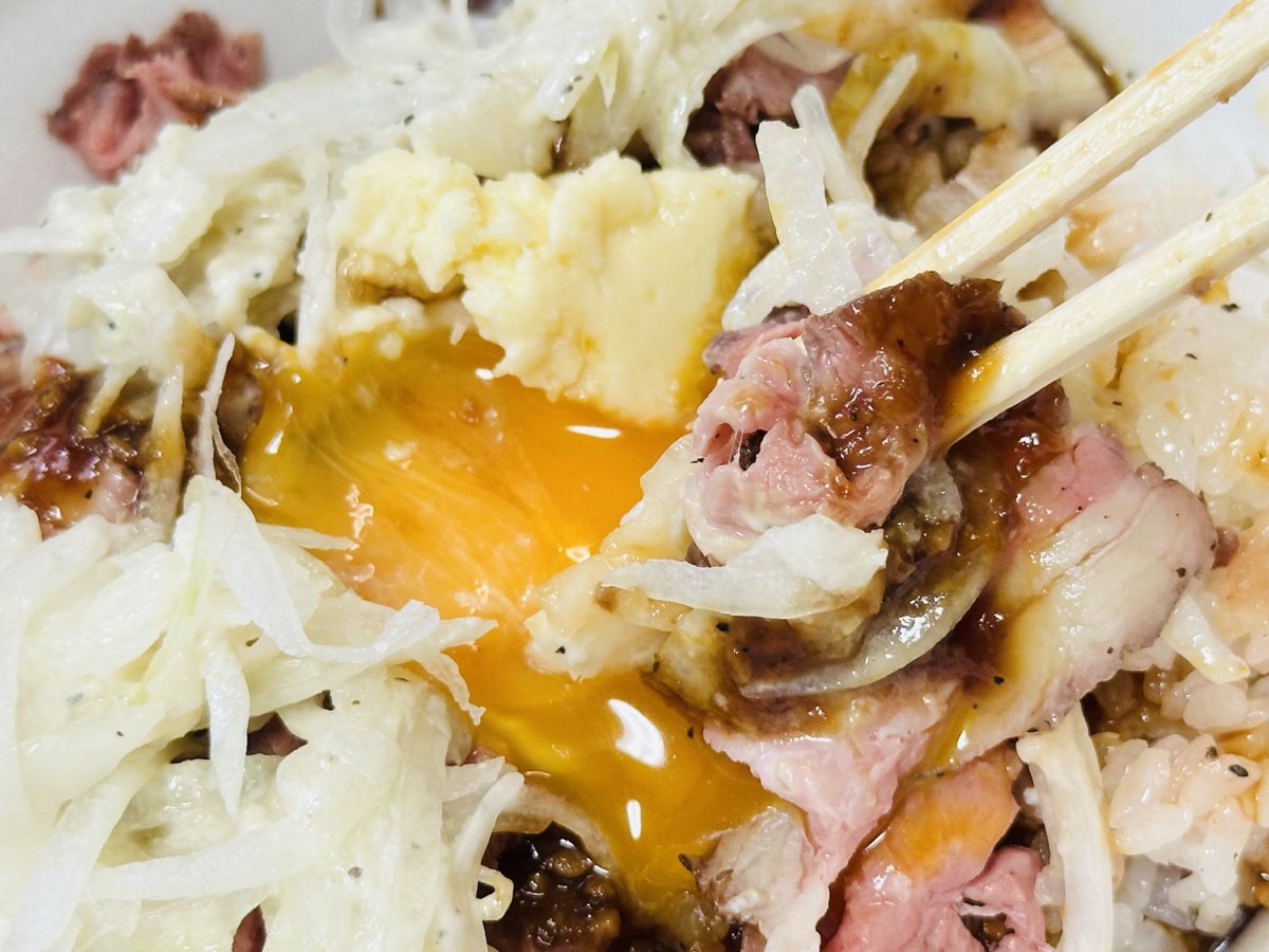 すき家 サワークリームオニオン・ローストビーフ丼 050.