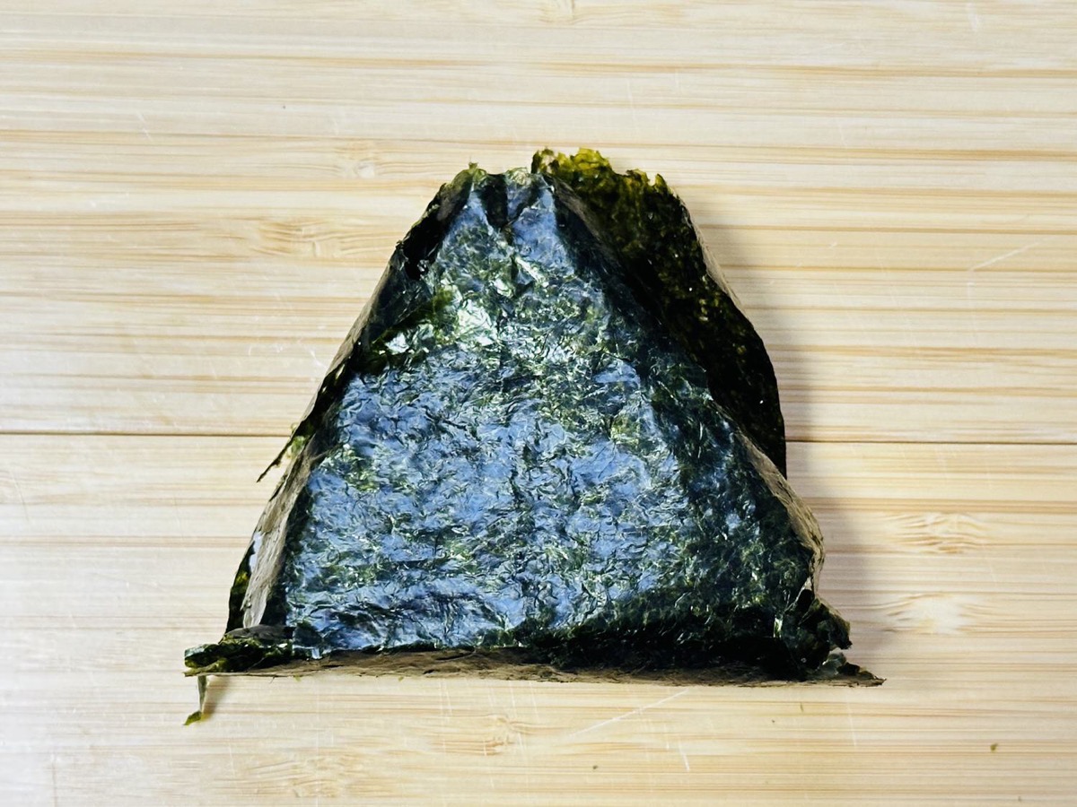 セブンイレブン 手巻おにぎり 炭火焼紅しゃけ 007.