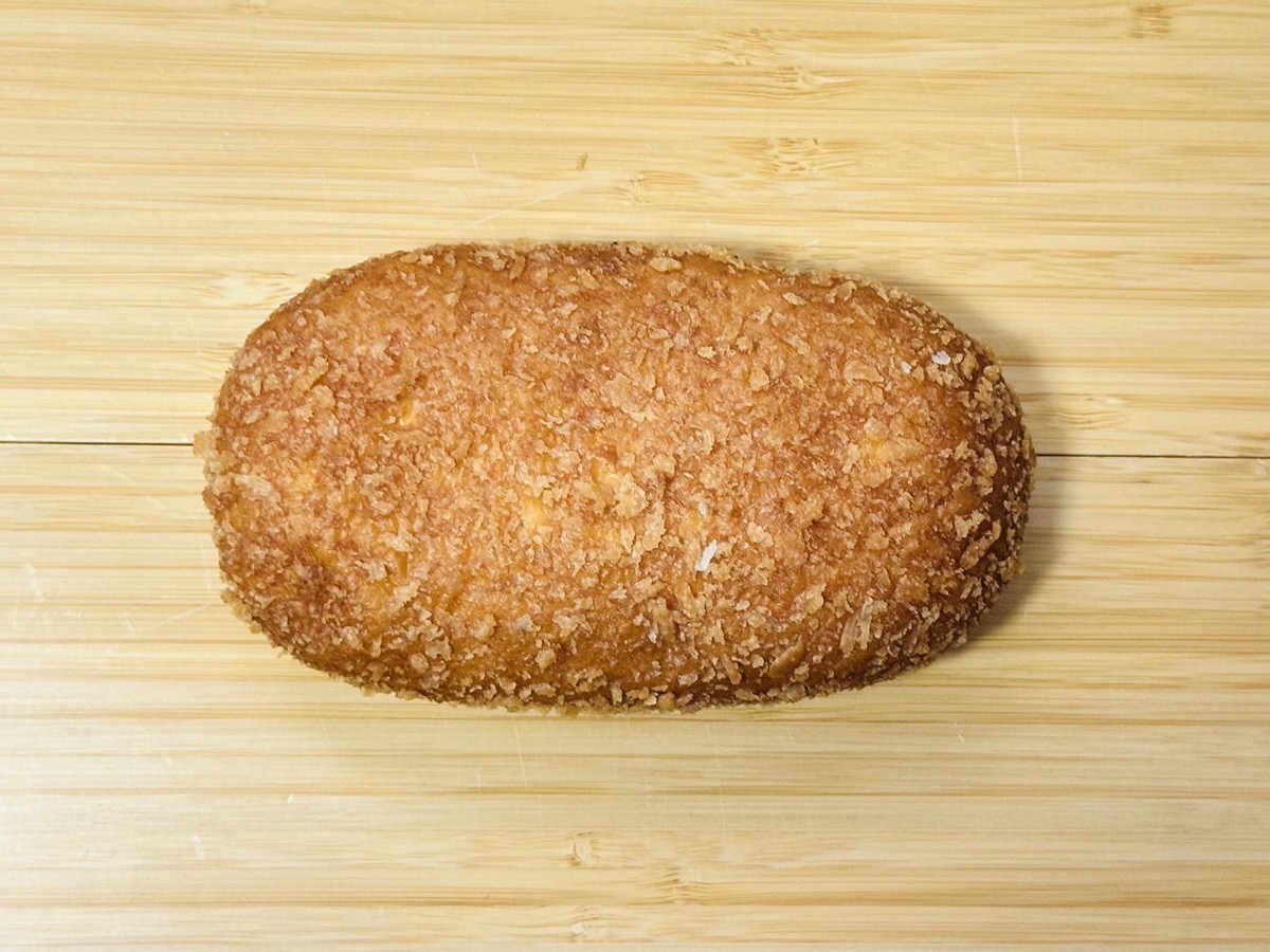 セブンイレブン ブラックカレーパン チーズクリーム入り 012.