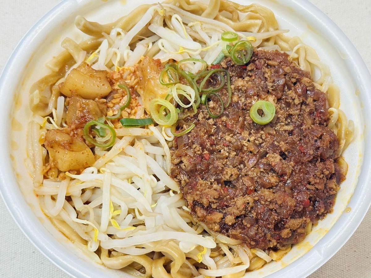 セブンイレブン 中華蕎麦とみ田監修ウマ辛豚ラーメン 018.