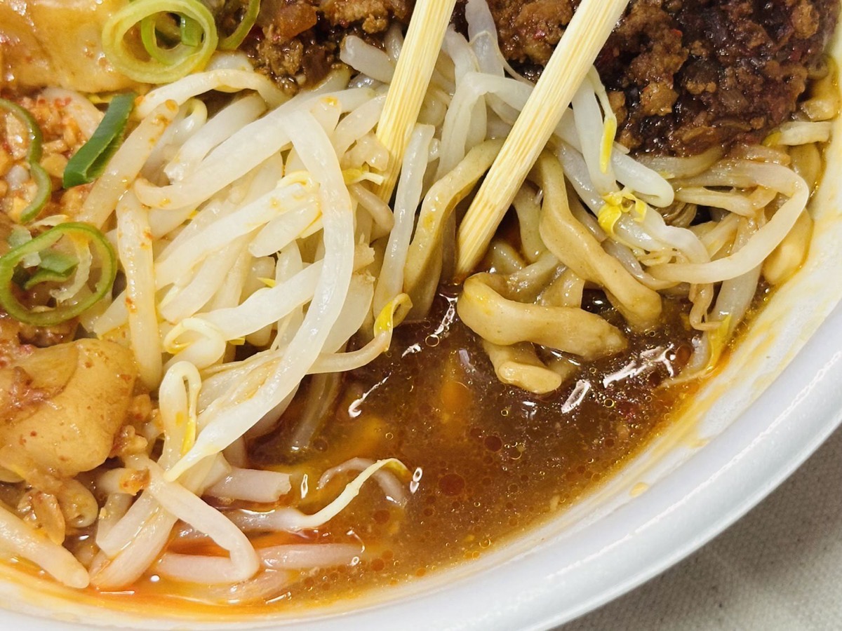 セブンイレブン 中華蕎麦とみ田監修ウマ辛豚ラーメン 023.