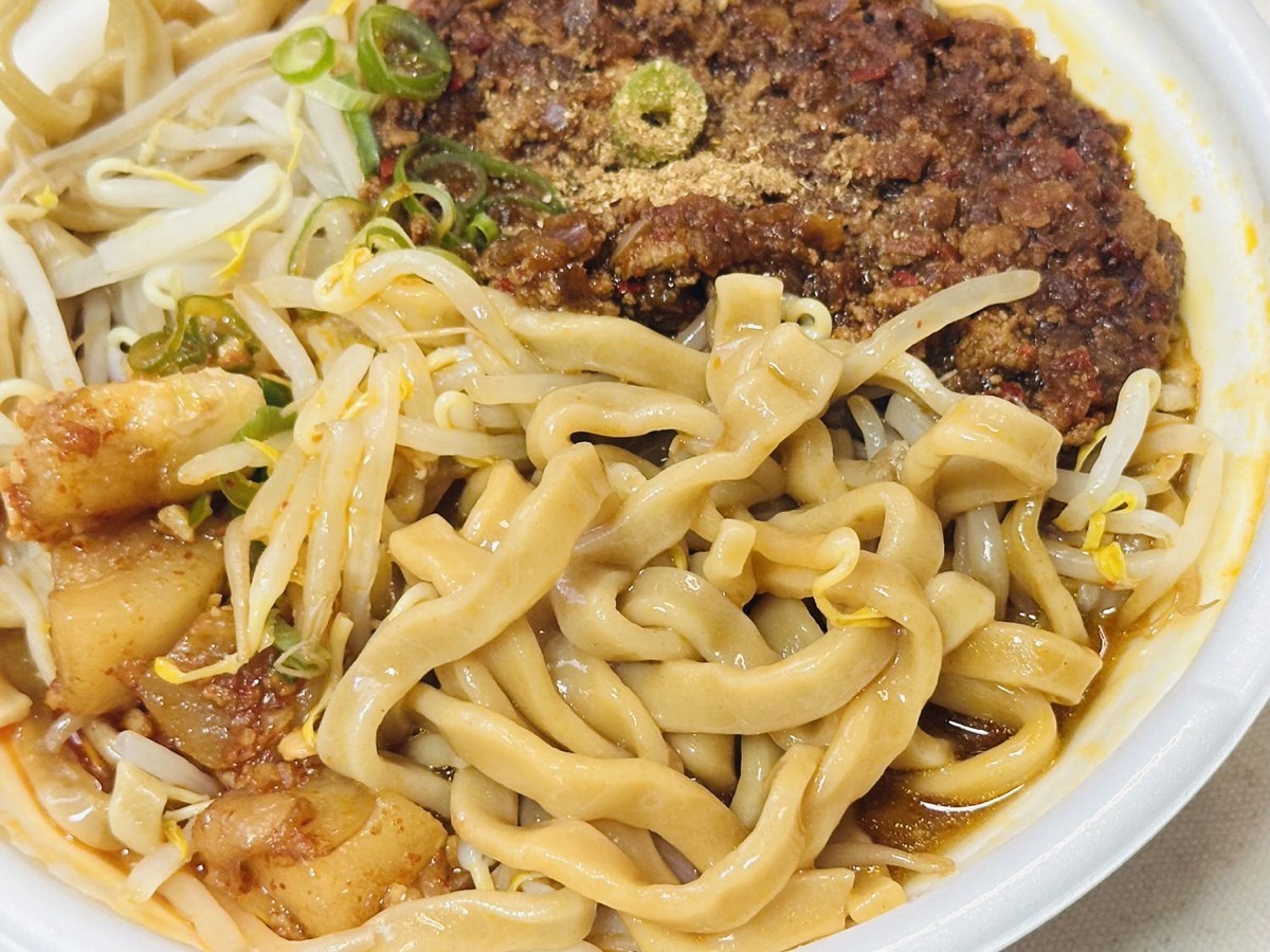 セブンイレブン 中華蕎麦とみ田監修ウマ辛豚ラーメン 026.