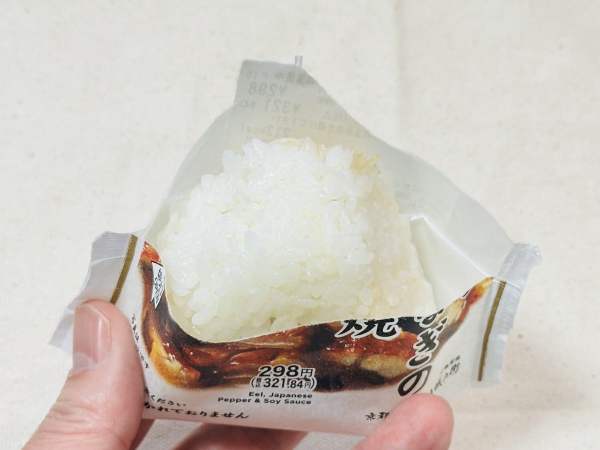 セブンイレブン こだわりおむすび 山椒香るうなぎの蒲焼 009.