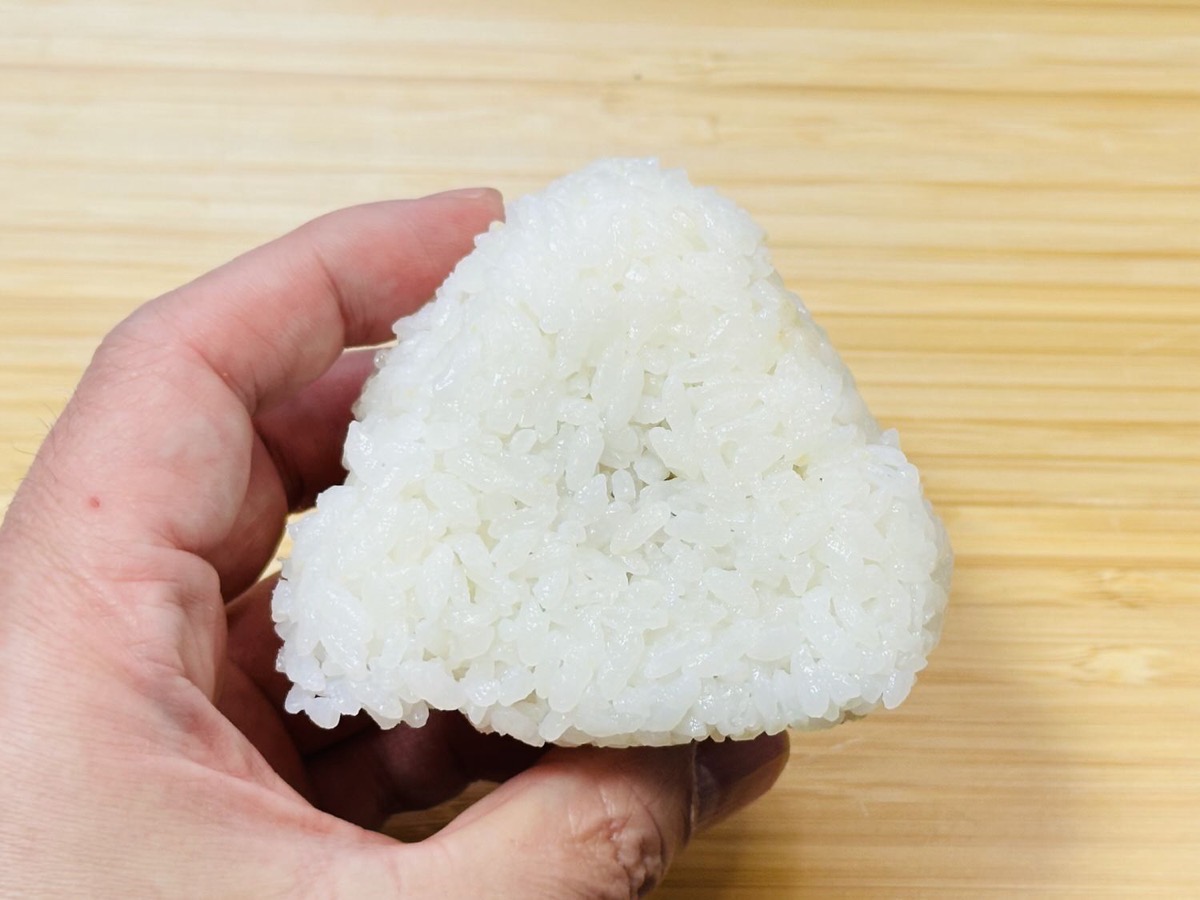 セブンイレブン こだわりおむすび 山椒香るうなぎの蒲焼 014.