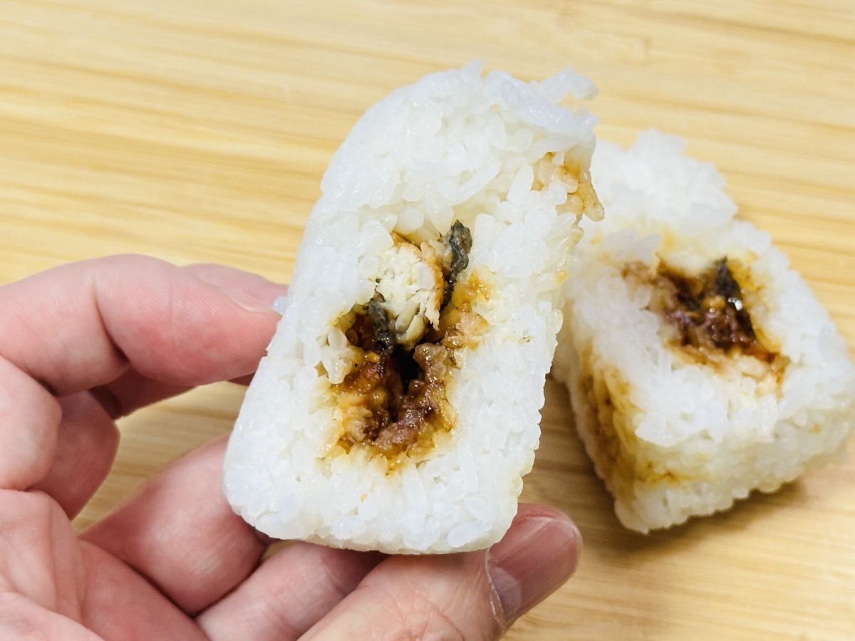 セブンイレブン こだわりおむすび 山椒香るうなぎの蒲焼 016.