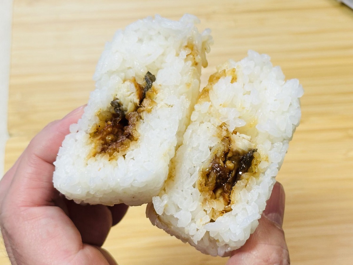 セブンイレブン こだわりおむすび 山椒香るうなぎの蒲焼 019.