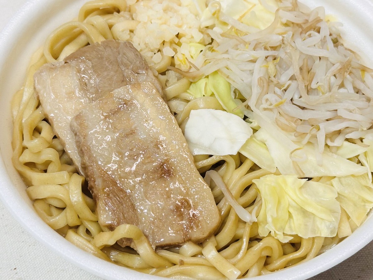 ファミマ ラーメン荘 歴史を刻め監修 豚ラーメン 022.