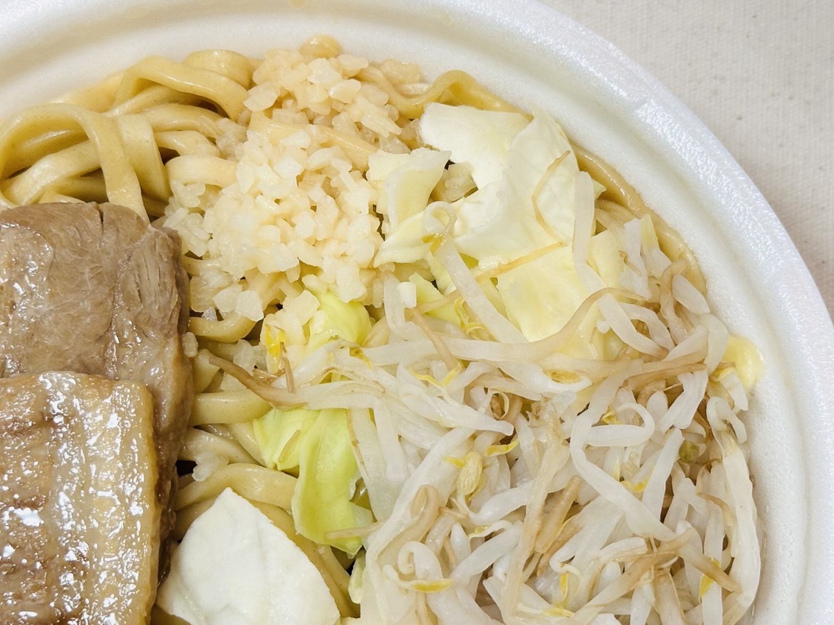 ファミマ ラーメン荘 歴史を刻め監修 豚ラーメン 023.