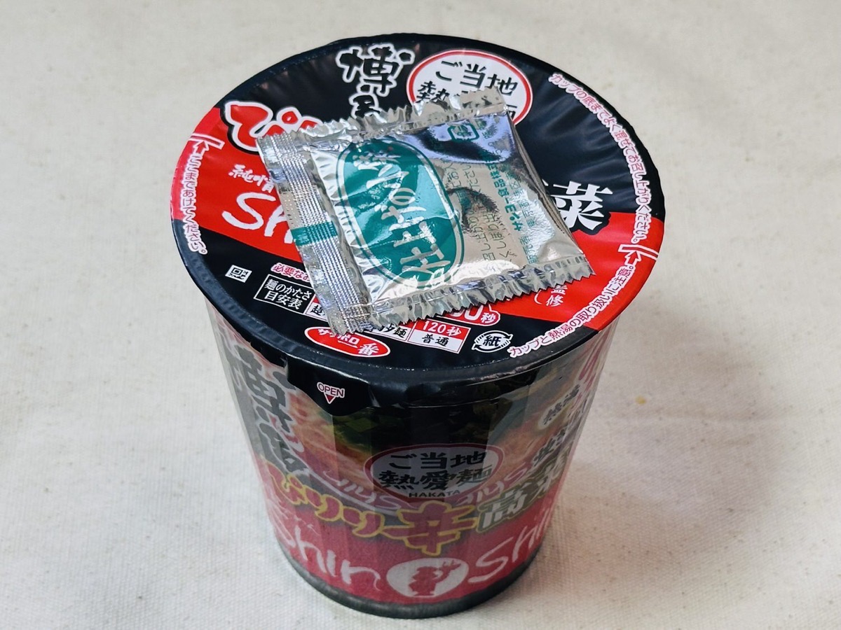 博多純情らーめんShinShin監修 辛高菜豚骨らーめん 008.