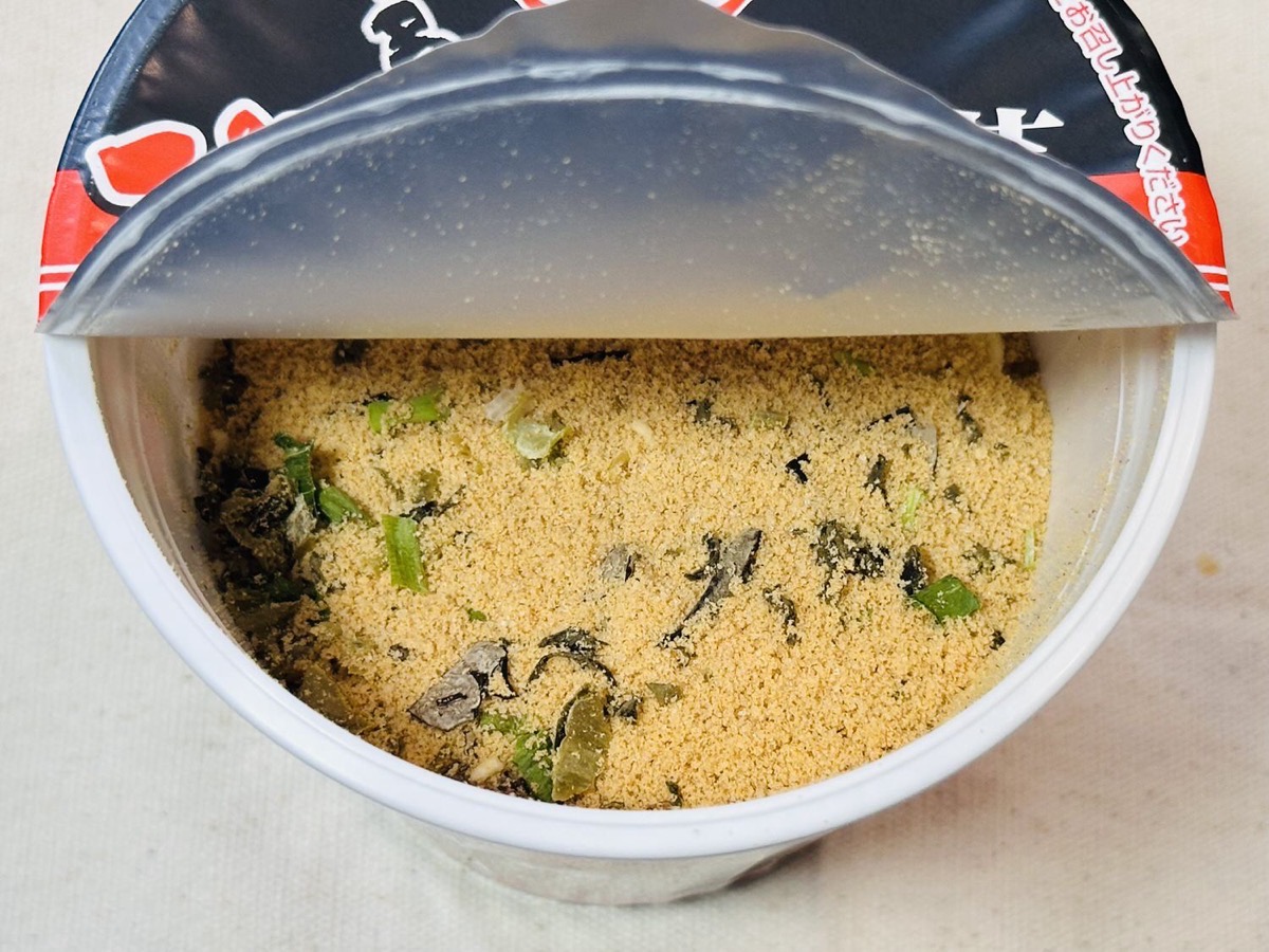 博多純情らーめんShinShin監修 辛高菜豚骨らーめん 013.