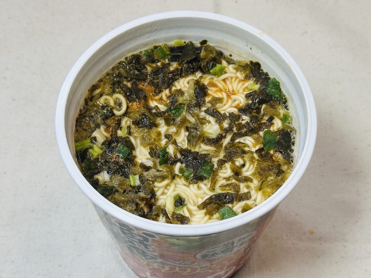 博多純情らーめんShinShin監修 辛高菜豚骨らーめん 018.