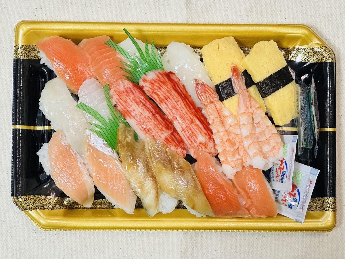 ミニストップ 得々にぎり12貫+6貫 011.