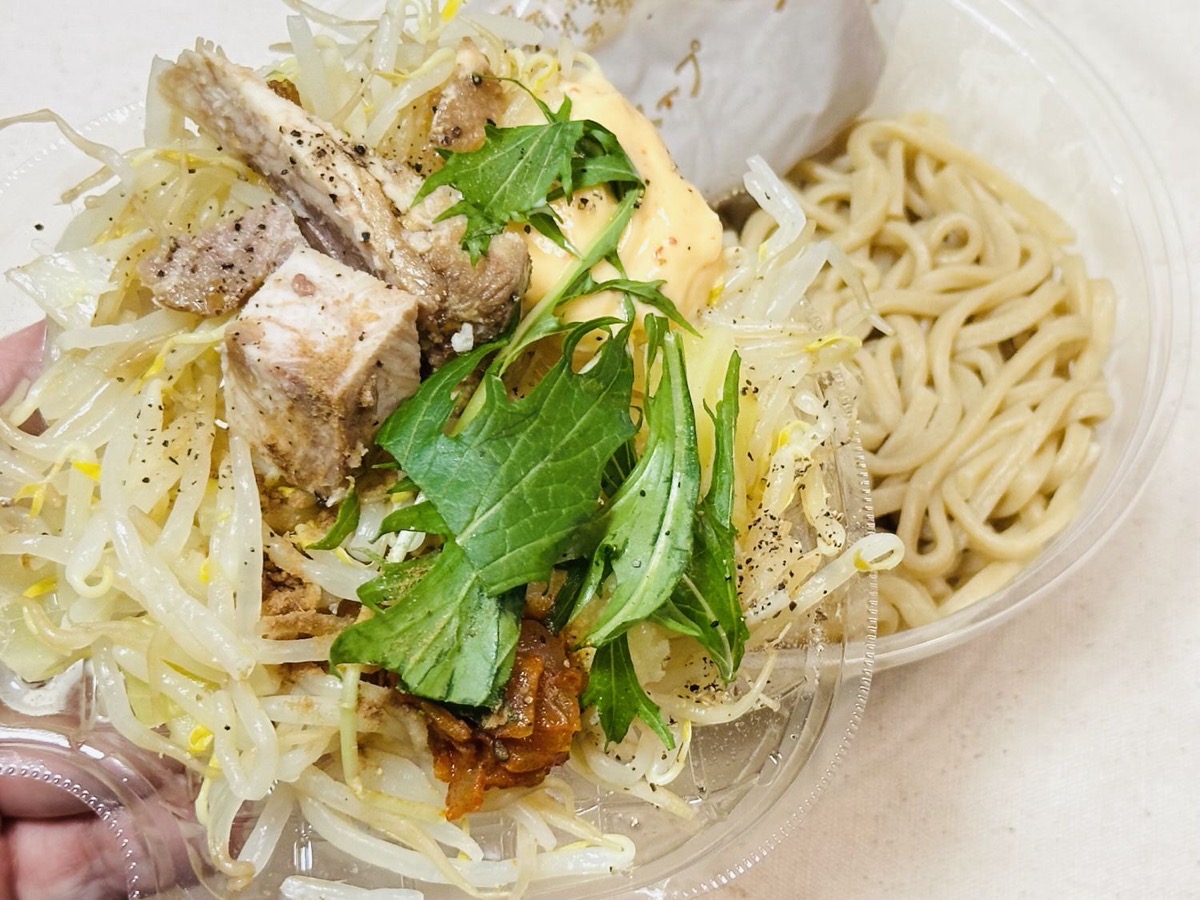 セブンイレブン 中華蕎麦とみ田監修 冷し豚まぜ麺 013.