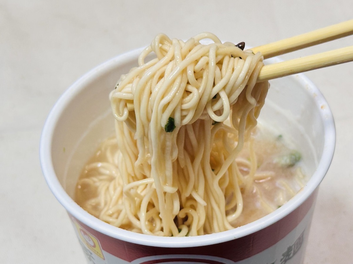 セブンイレブン 豚骨拉麺 凪 豚王 豚骨ラーメン 021.