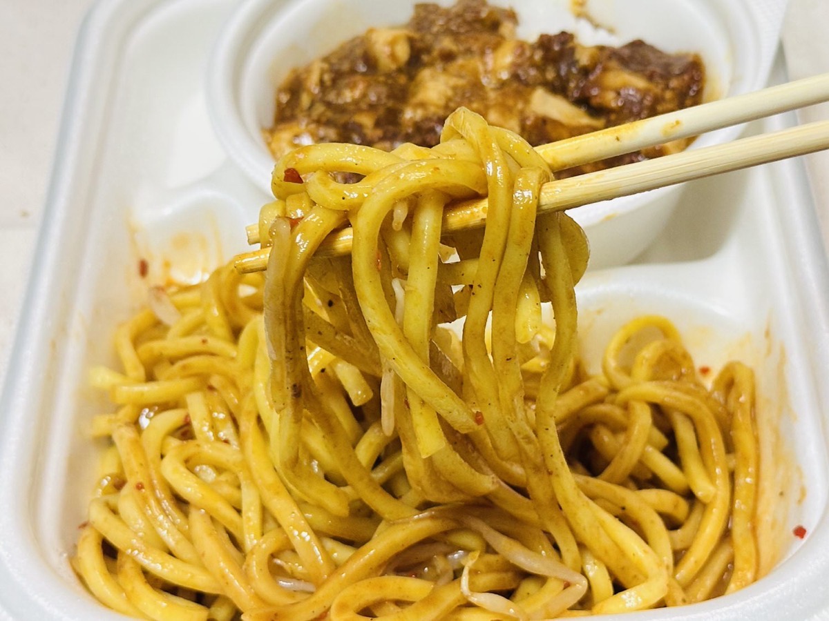 ファミリーマート 担担まぜ麺と麻婆豆腐丼セット 031.
