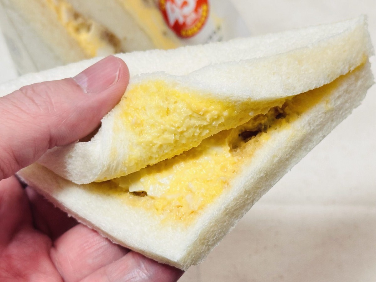 ファミマ テリヤキチキンとたまごのサンド 45 013.