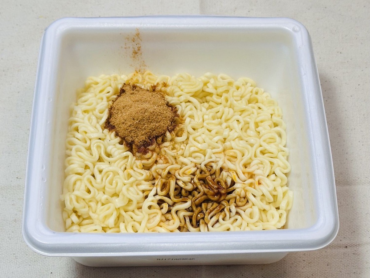 ローソン 麺大盛り 辛旨まぜそば 021.