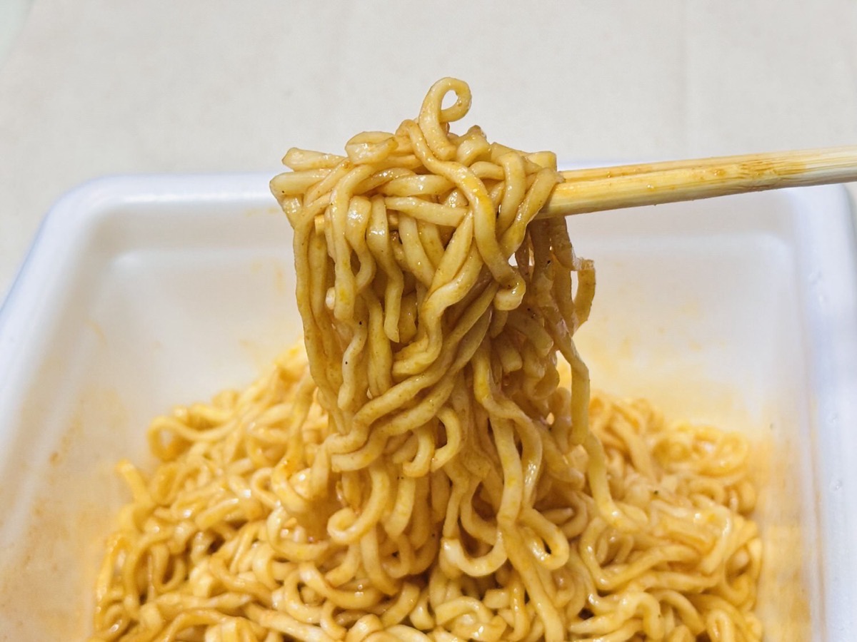 ローソン 麺大盛り 辛旨まぜそば 027.