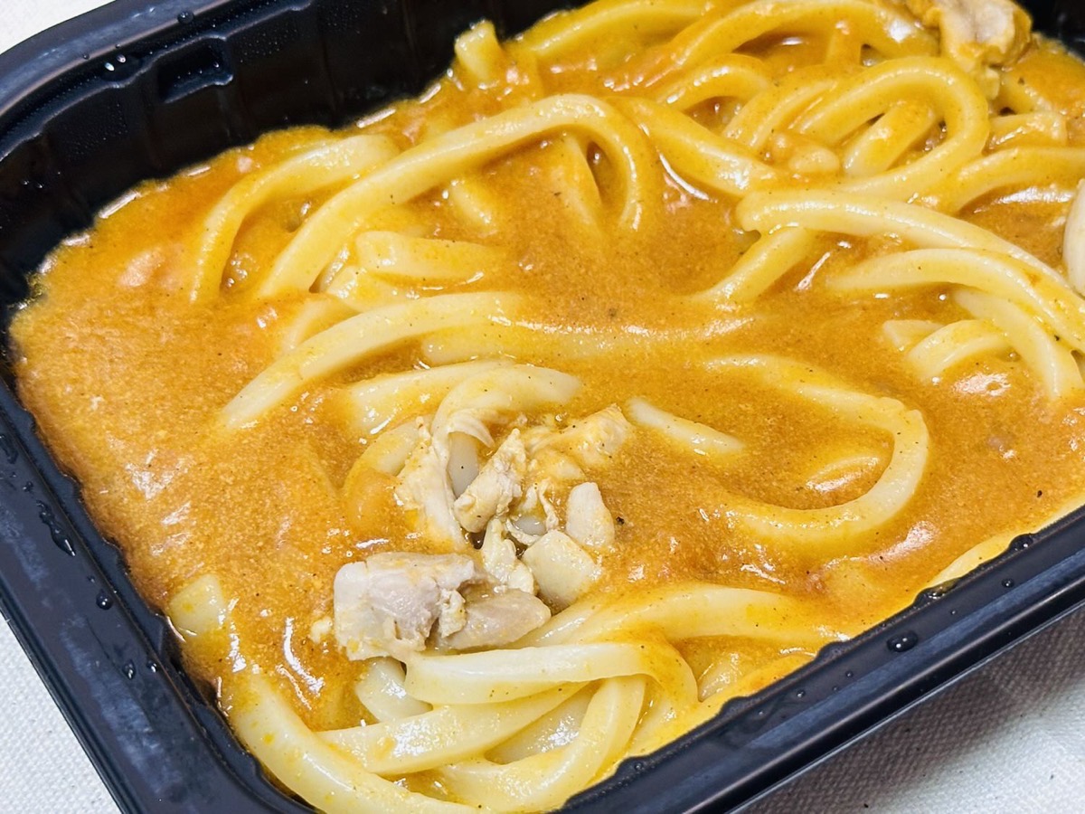 セブンイレブン 7プレミアム 大盛りバターチキンカレーうどん 016.