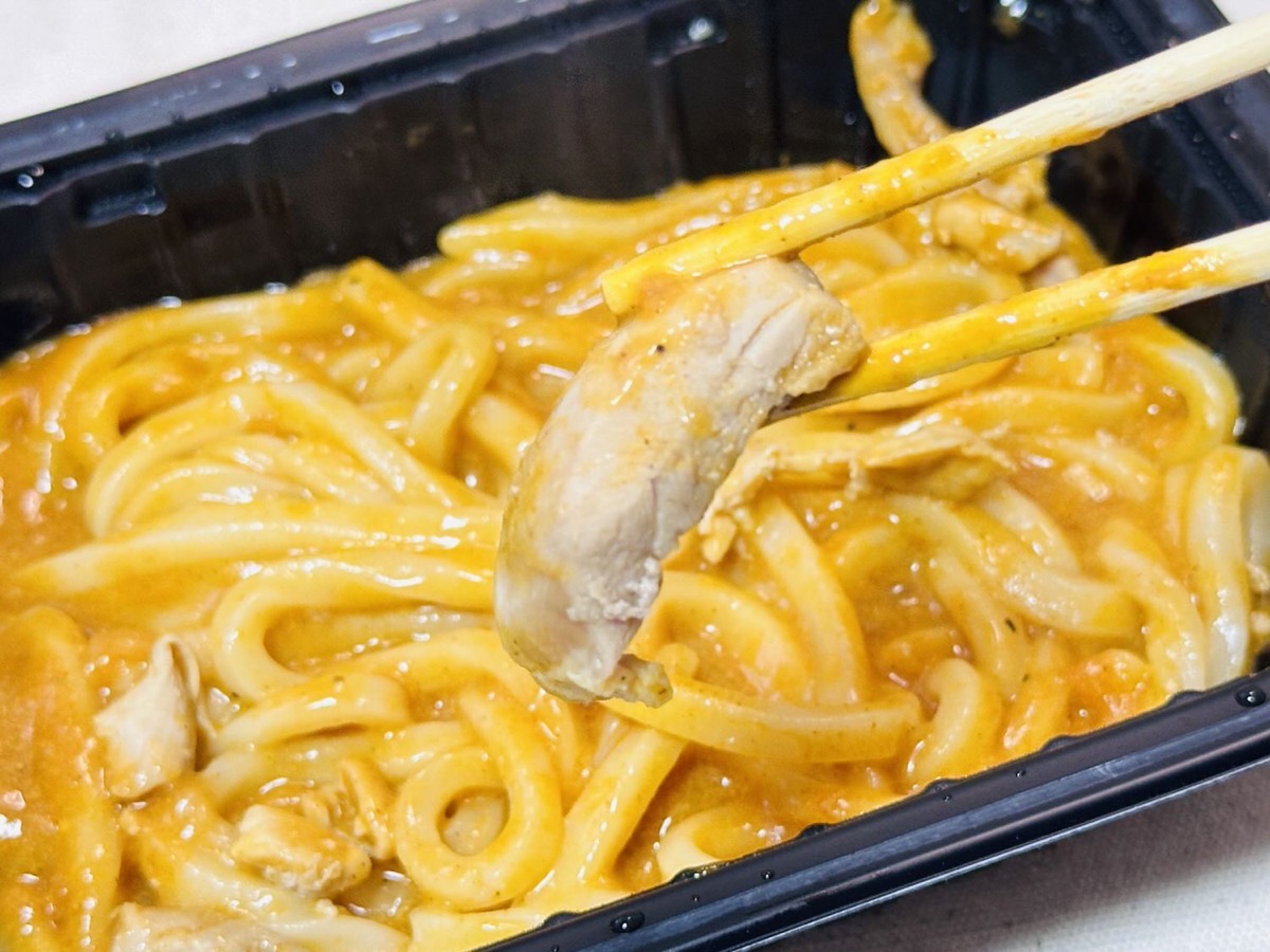 セブンイレブン 7プレミアム 大盛りバターチキンカレーうどん 019.