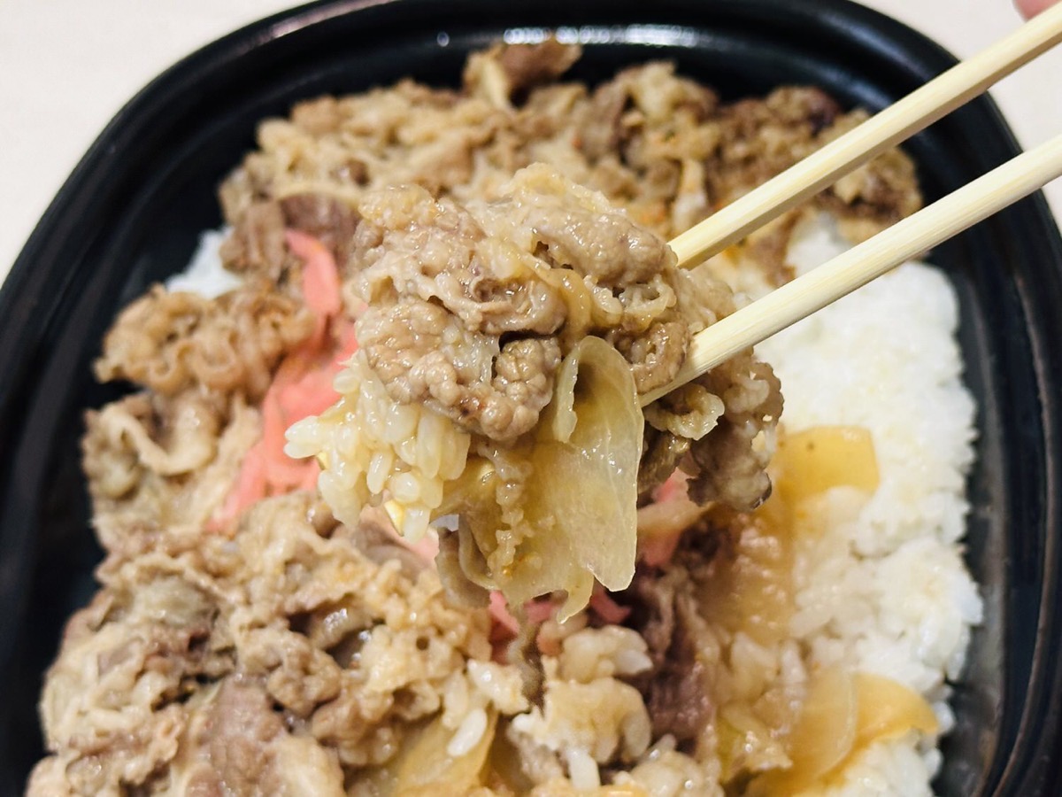 セブンイレブン つゆまで旨い 牛丼 023.