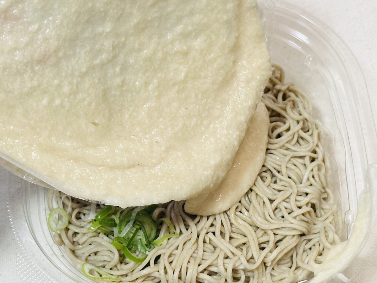 セブンイレブン 濃厚だし割りとろろの冷しぶっかけそば 014.