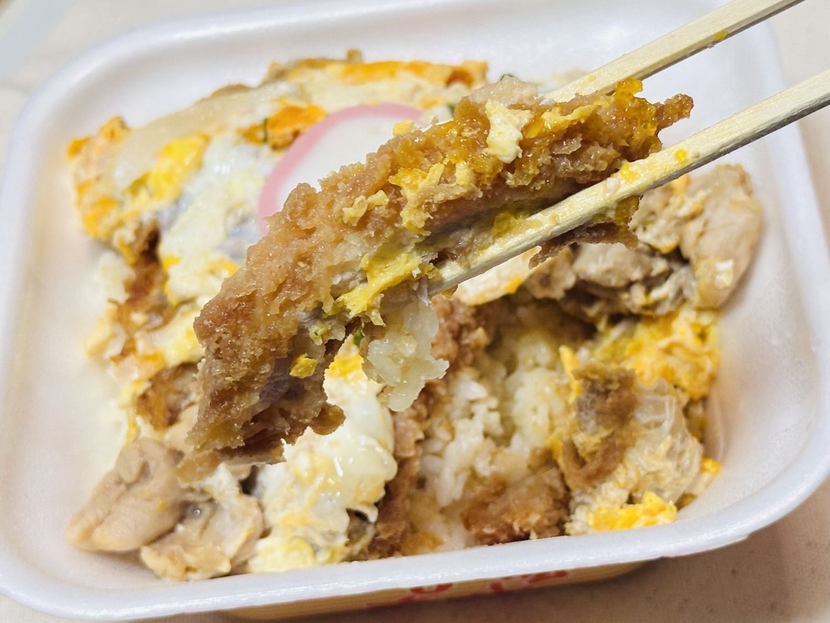 かつや 出汁醤油ロースカツ in the 親子丼 015.