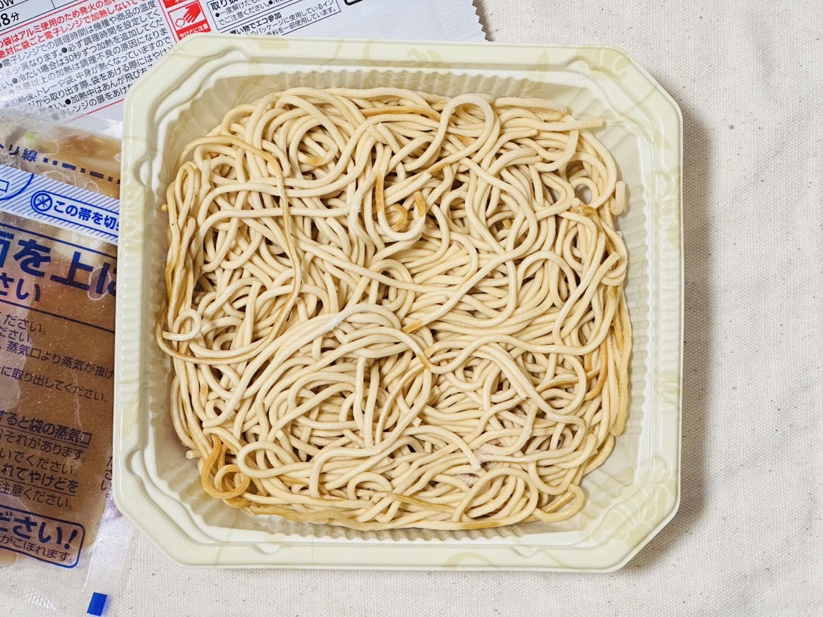 セブンイレブン 7プレミアム 五目あんかけ焼そば008.