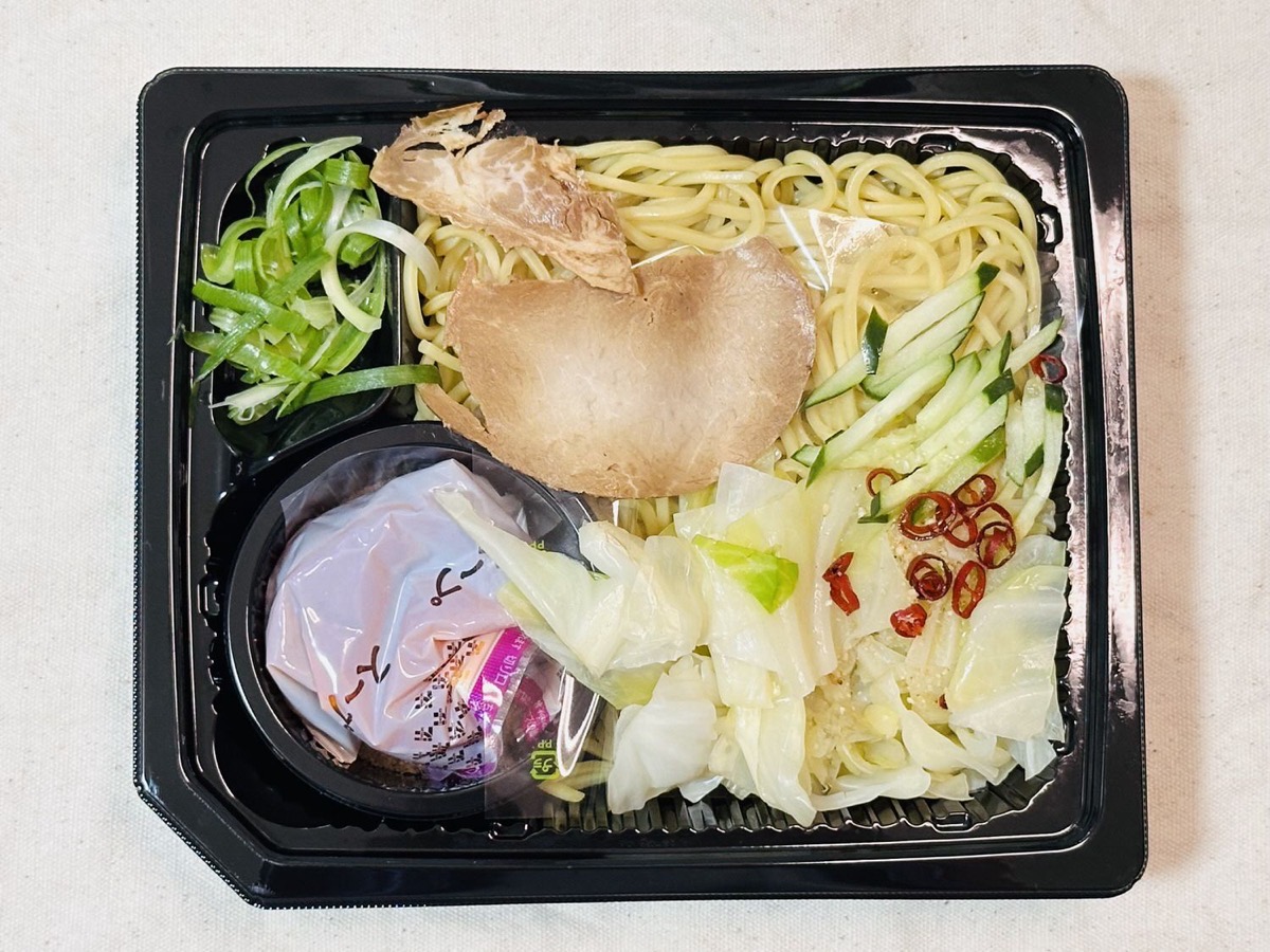 セブンイレブン 辛口つけだれで食べる広島つけ麺 008.
