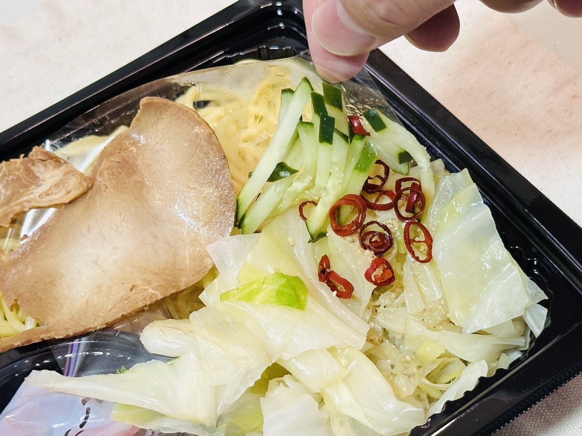 セブンイレブン 辛口つけだれで食べる広島つけ麺 010.
