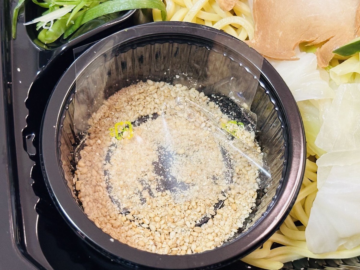 セブンイレブン 辛口つけだれで食べる広島つけ麺 012.