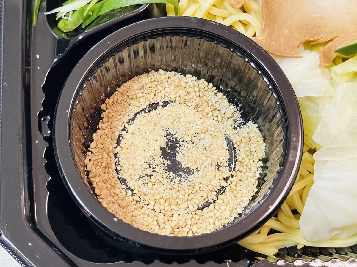 セブンイレブン 辛口つけだれで食べる広島つけ麺 013.