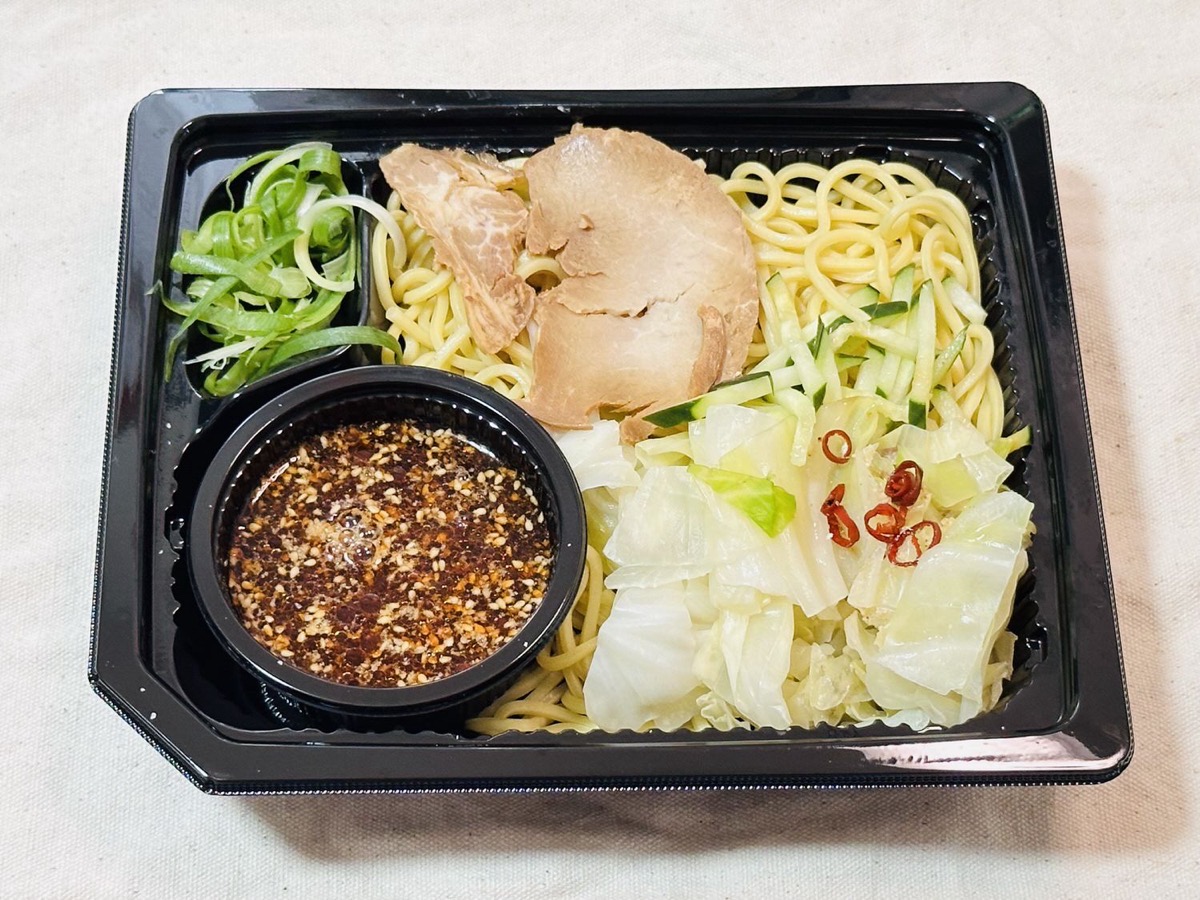 セブンイレブン 辛口つけだれで食べる広島つけ麺 017.
