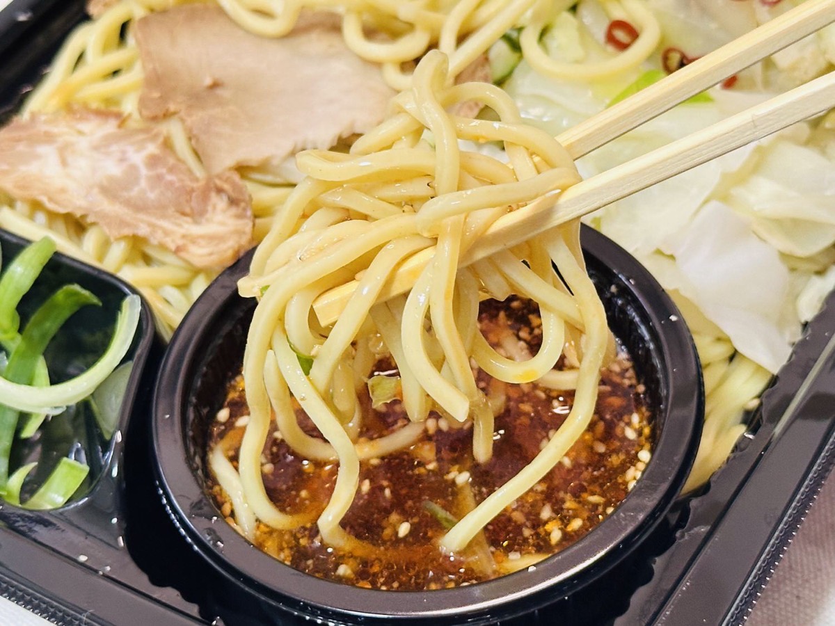 セブンイレブン 辛口つけだれで食べる広島つけ麺 019.