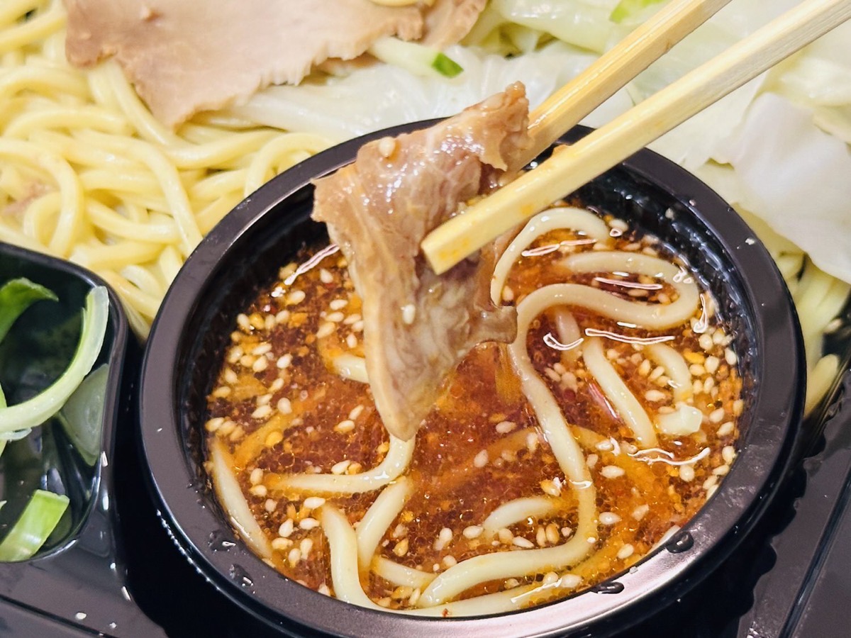 セブンイレブン 辛口つけだれで食べる広島つけ麺 023.