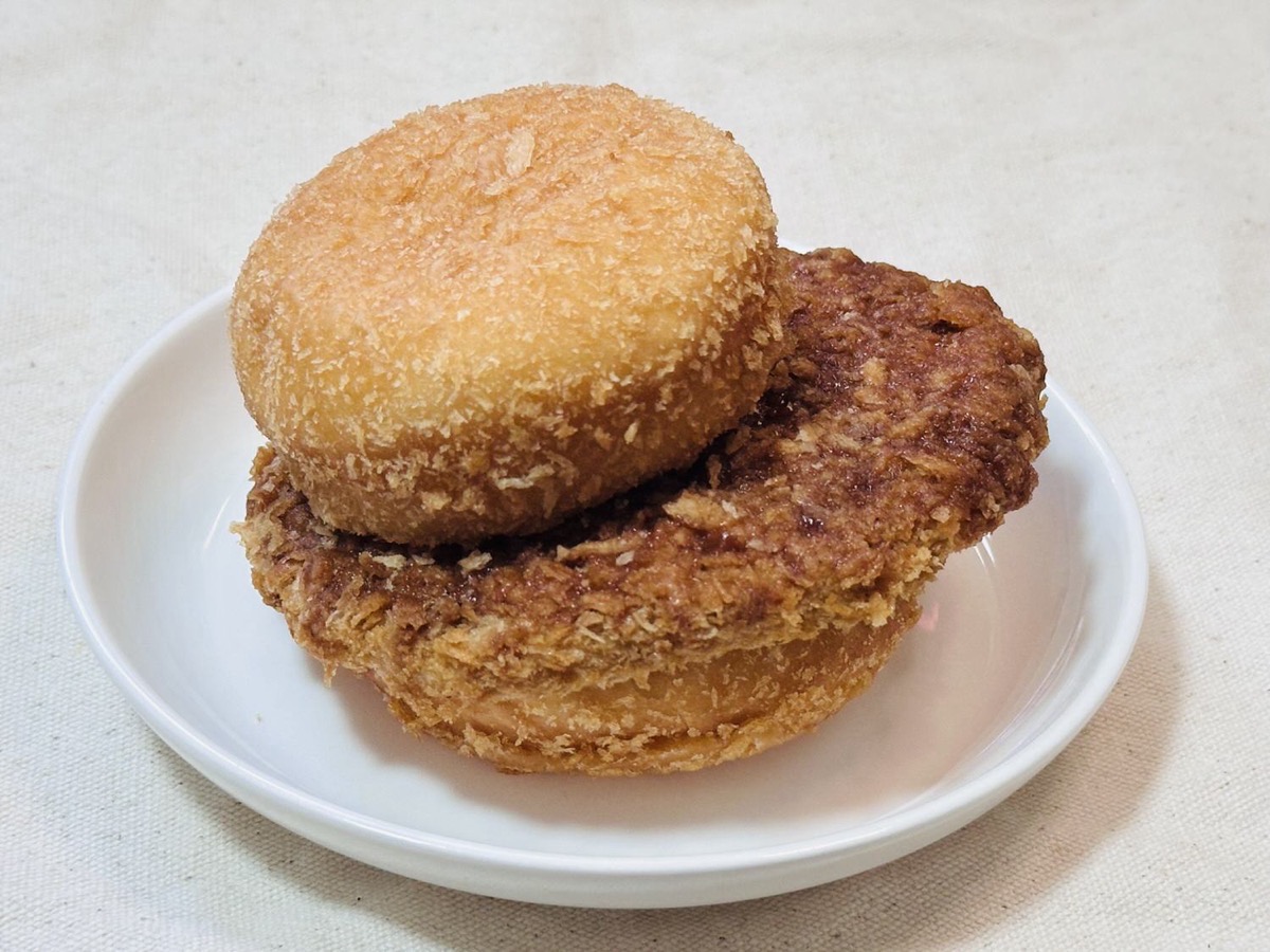 ローソン 合わせすぎ！欧風カレーパン＆はみでるメンチカツ 008.