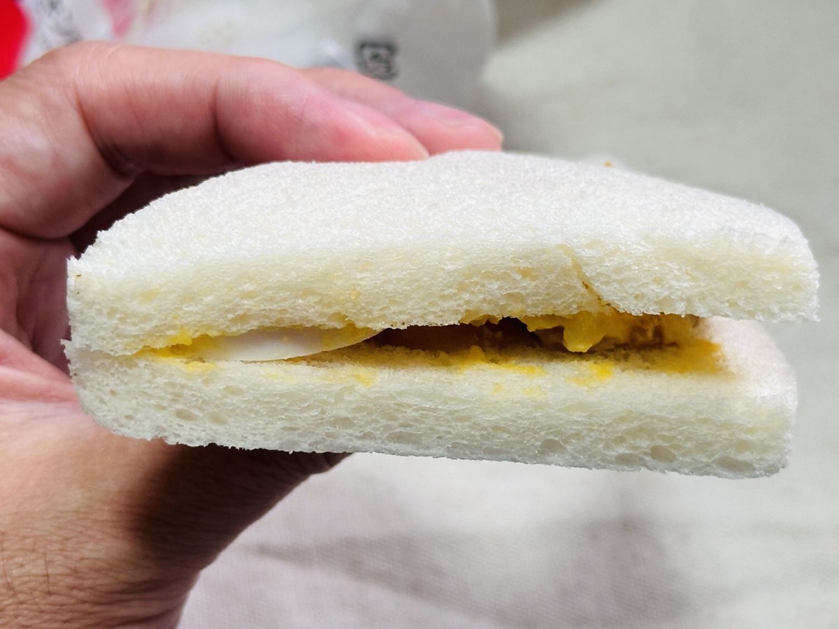ローソン 盛りすぎ！照焼チキンたまごサンド 013.