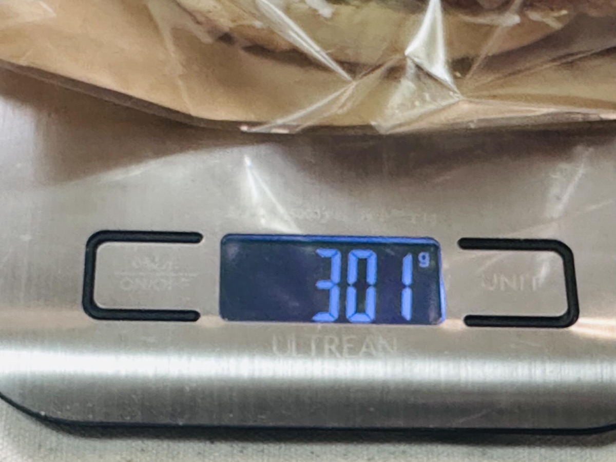 ローソン 盛りすぎ！メンチバーガー 006.