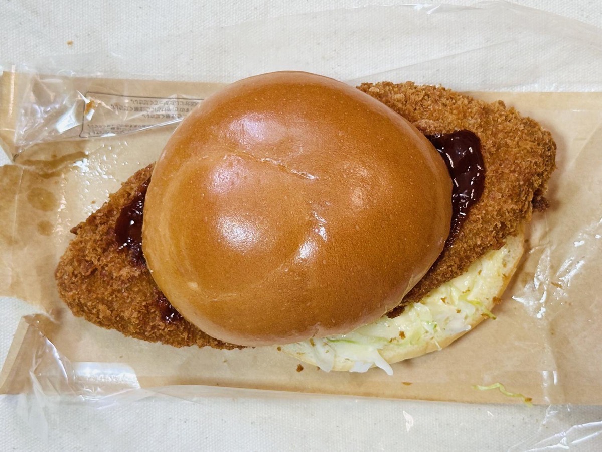ローソン 盛りすぎ！メンチバーガー 008.