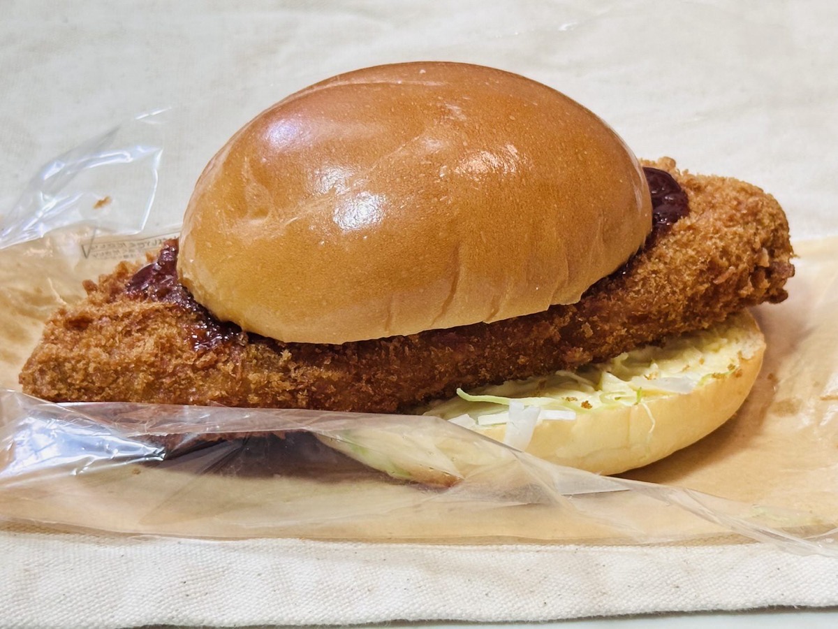 ローソン 盛りすぎ！メンチバーガー 009.