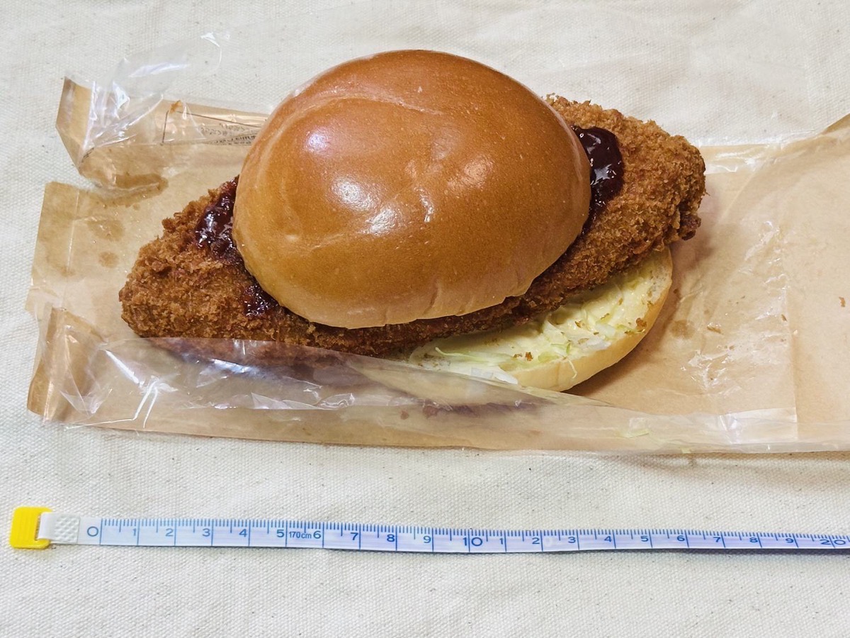 ローソン 盛りすぎ！メンチバーガー 012.