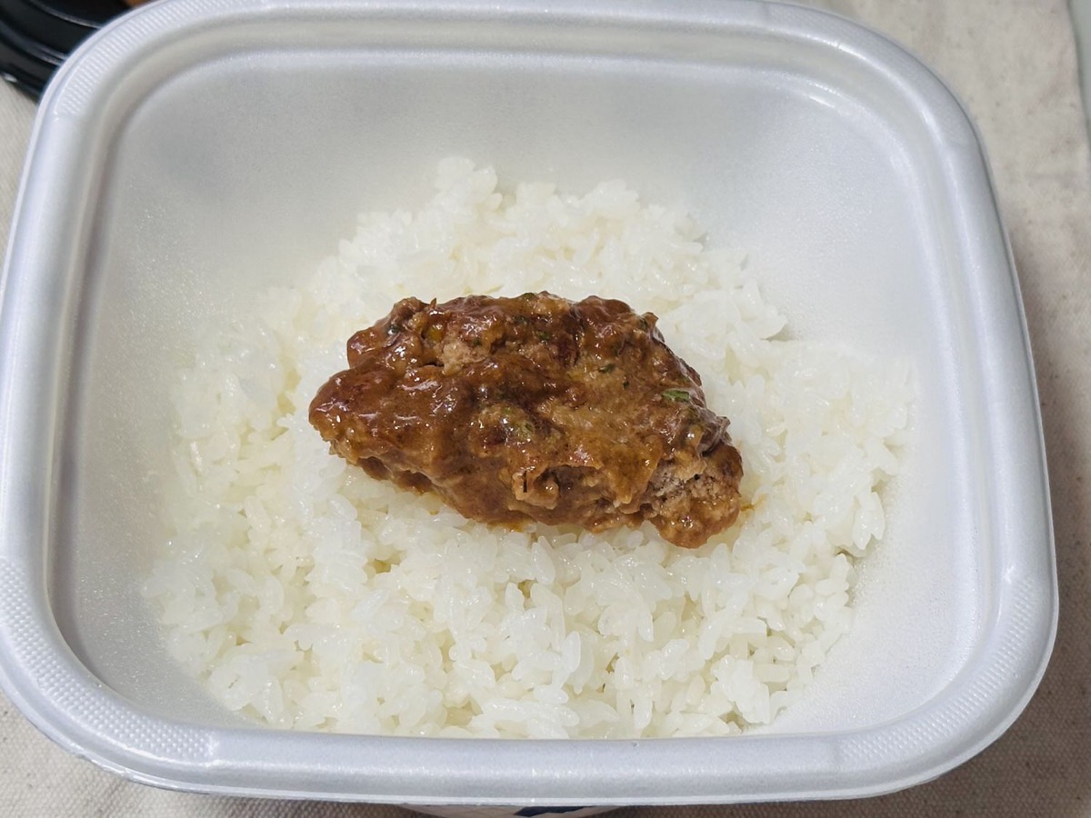 松屋 ブラウンソースハンバーグ定食 023.