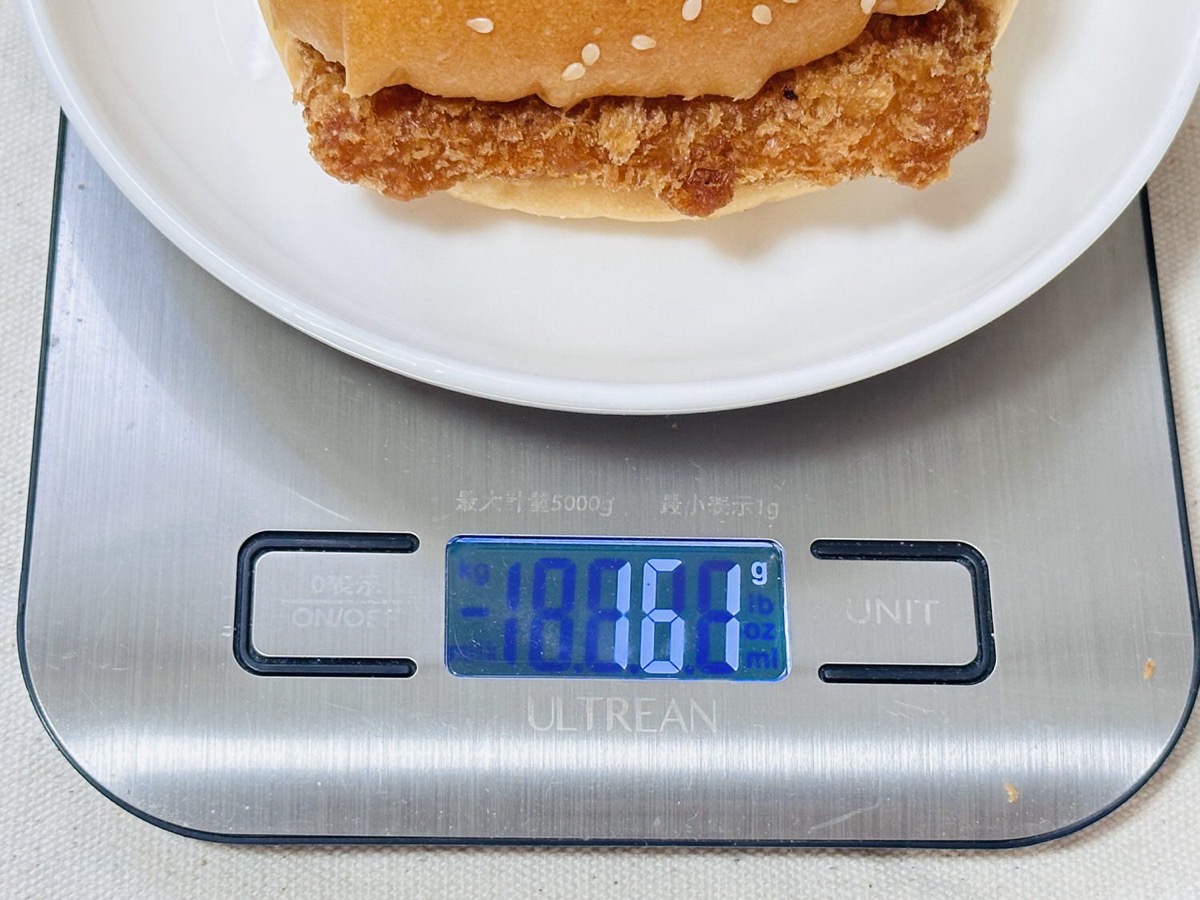 セブンイレブン たっぷりタルタルソースのフィッシュバーガー 008.