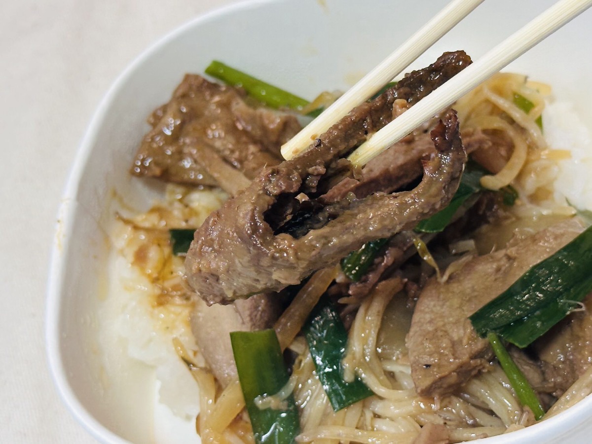 セブンイレブン 北海道産豚レバー使用 レバニラ丼 028.
