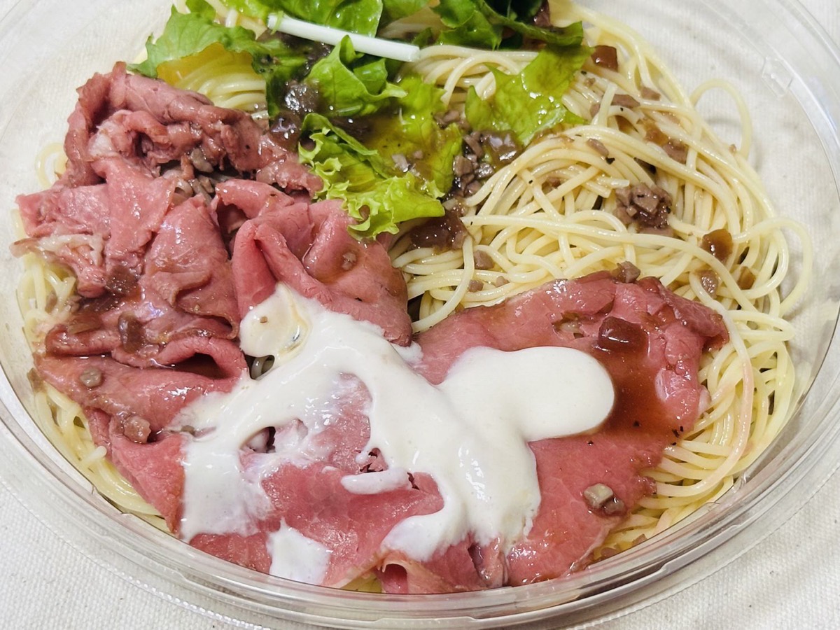 セブンイレブン 冷製パスタ ローストビーフわさび醤油仕立て 022.